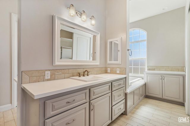 393 Famoso Hills Drive, Bakersfield, CA 93308