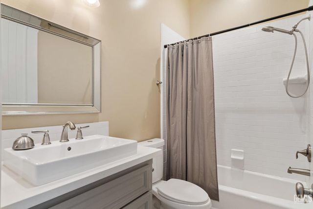 393 Famoso Hills Drive, Bakersfield, CA 93308