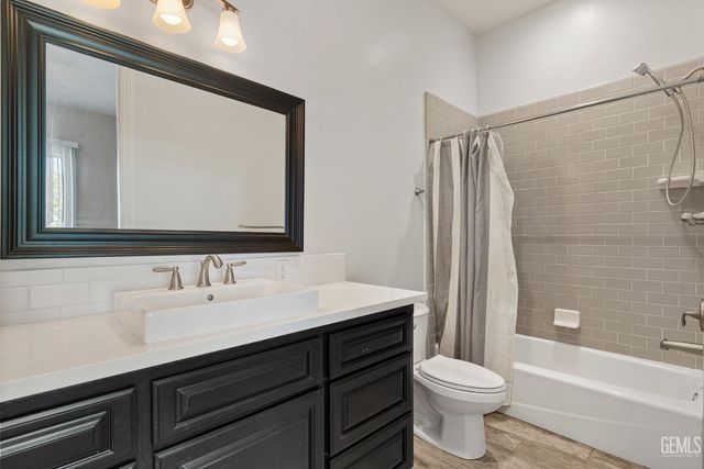 393 Famoso Hills Drive, Bakersfield, CA 93308