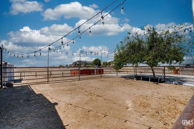 393 Famoso Hills Drive, Bakersfield, CA 93308