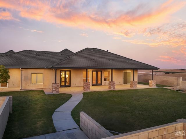 393 Famoso Hills Drive, Bakersfield, CA 93308