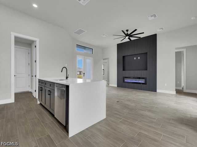 1517 NW 21st PL, Cape Coral, FL 33993