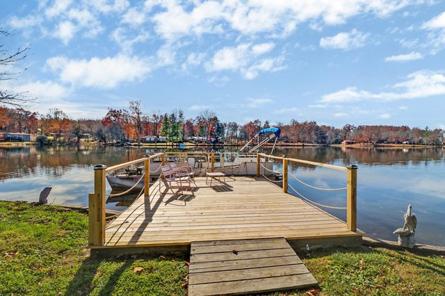 75 Linger Lake Ln, Crossville, TN 38571