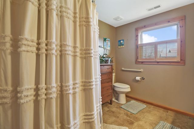 75 Linger Lake Ln, Crossville, TN 38571