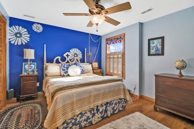 75 Linger Lake Ln, Crossville, TN 38571