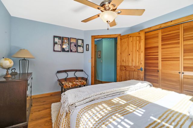 75 Linger Lake Ln, Crossville, TN 38571