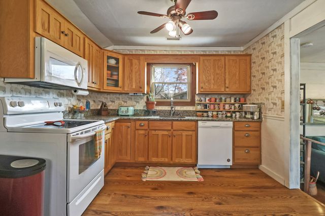 75 Linger Lake Ln, Crossville, TN 38571