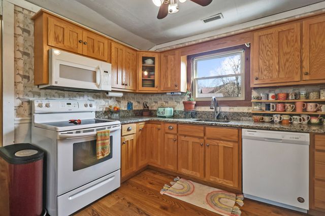 75 Linger Lake Ln, Crossville, TN 38571