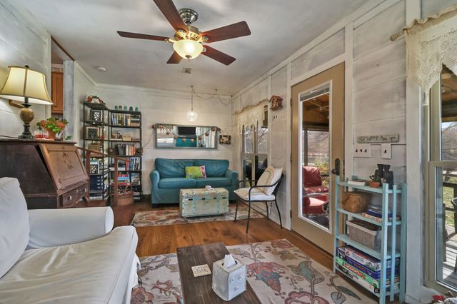 75 Linger Lake Ln, Crossville, TN 38571