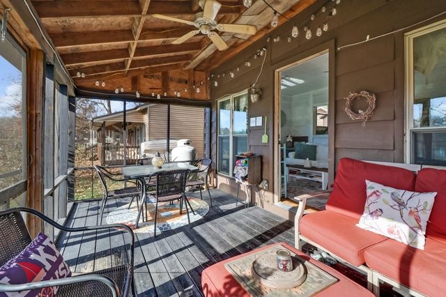 75 Linger Lake Ln, Crossville, TN 38571