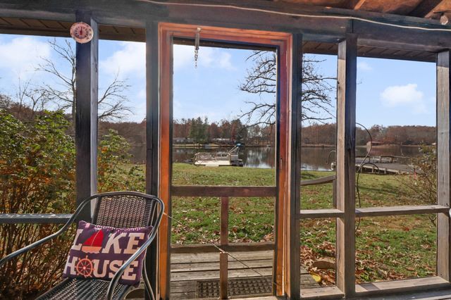 75 Linger Lake Ln, Crossville, TN 38571