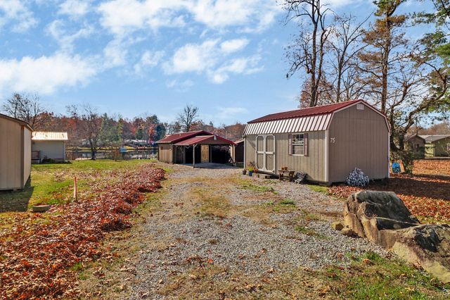 75 Linger Lake Ln, Crossville, TN 38571