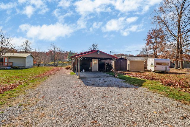 75 Linger Lake Ln, Crossville, TN 38571