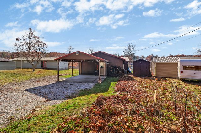 75 Linger Lake Ln, Crossville, TN 38571