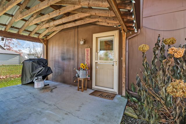 75 Linger Lake Ln, Crossville, TN 38571