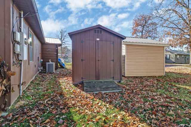 75 Linger Lake Ln, Crossville, TN 38571