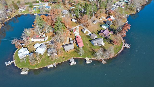 75 Linger Lake Ln, Crossville, TN 38571