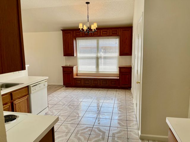 1008 Rock Springs Drive, Burleson, TX 76028