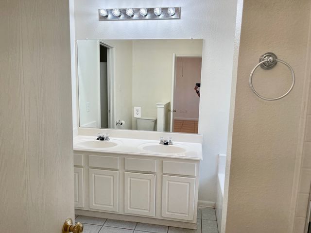 1008 Rock Springs Drive, Burleson, TX 76028