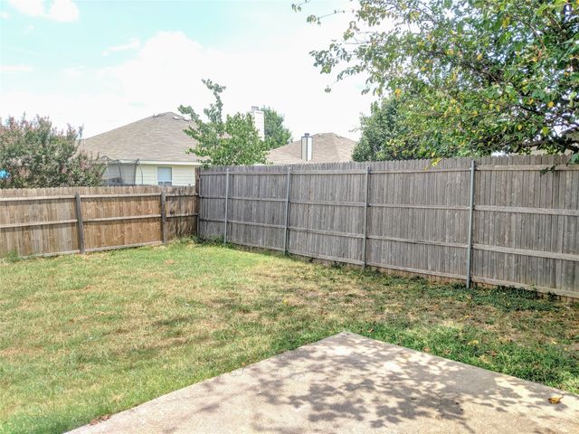 1008 Rock Springs Drive, Burleson, TX 76028