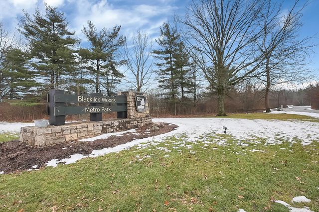 97 Stornoway Drive W, Columbus, OH 43213