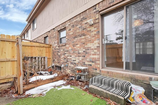 97 Stornoway Drive W, Columbus, OH 43213