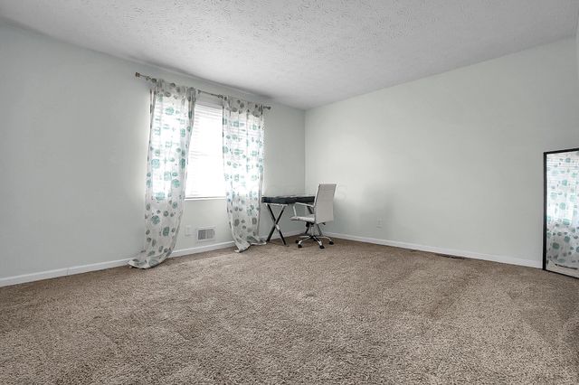 97 Stornoway Drive W, Columbus, OH 43213
