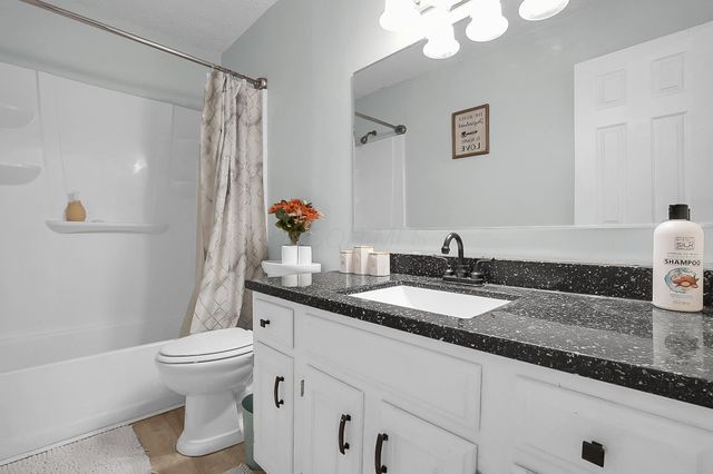 97 Stornoway Drive W, Columbus, OH 43213