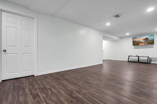 97 Stornoway Drive W, Columbus, OH 43213