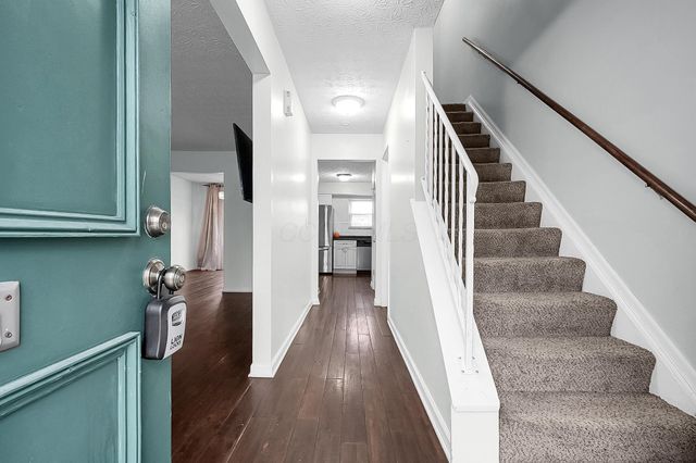 97 Stornoway Drive W, Columbus, OH 43213