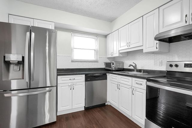 97 Stornoway Drive W, Columbus, OH 43213