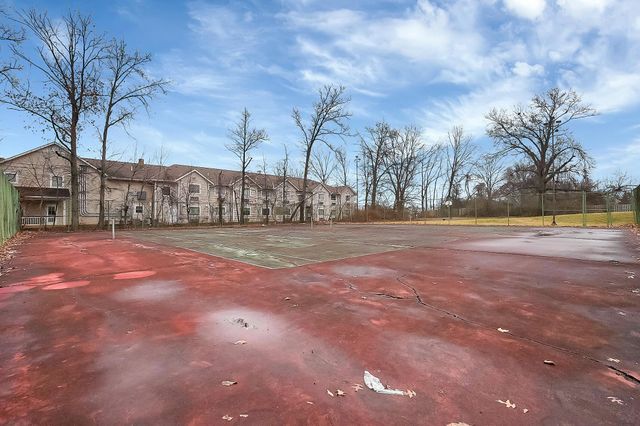 97 Stornoway Drive W, Columbus, OH 43213