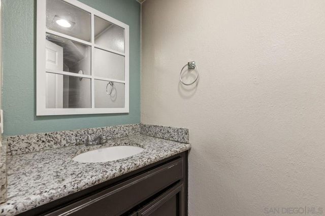 914 Sendero Ave., Escondido, CA 92026