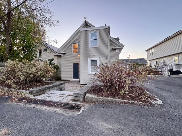 7 Hardy St 1, Beverly, MA 01915