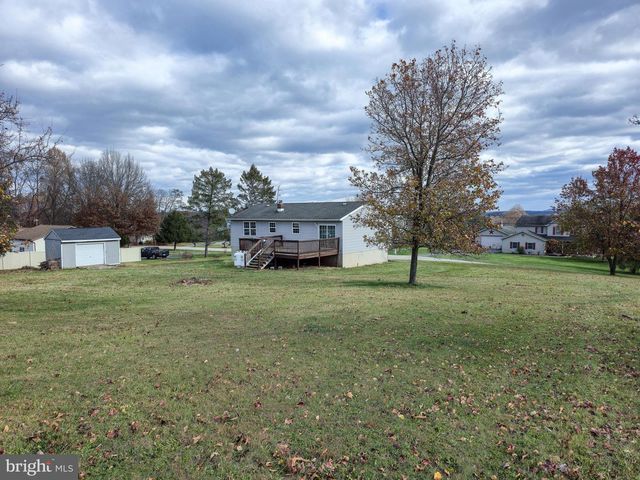 910 E BUTTER RD, York, PA 17406