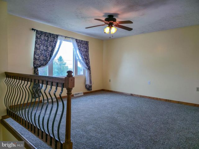 910 E BUTTER RD, York, PA 17406