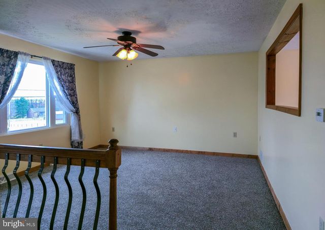 910 E BUTTER RD, York, PA 17406