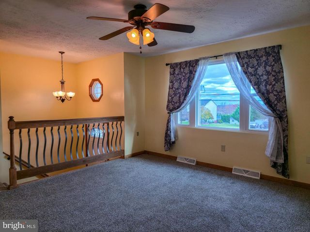 910 E BUTTER RD, York, PA 17406