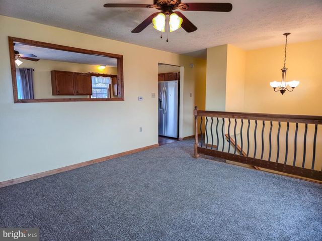 910 E BUTTER RD, York, PA 17406