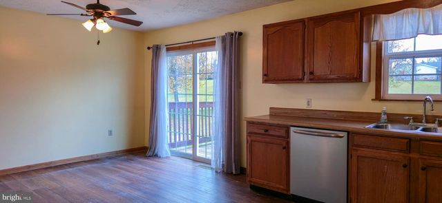 910 E BUTTER RD, York, PA 17406