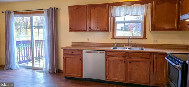 910 E BUTTER RD, York, PA 17406