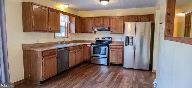 910 E BUTTER RD, York, PA 17406