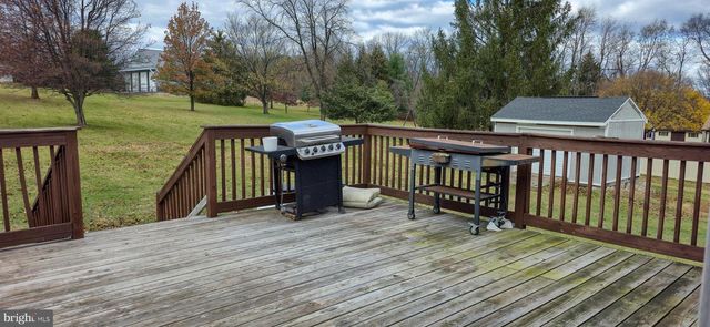 910 E BUTTER RD, York, PA 17406