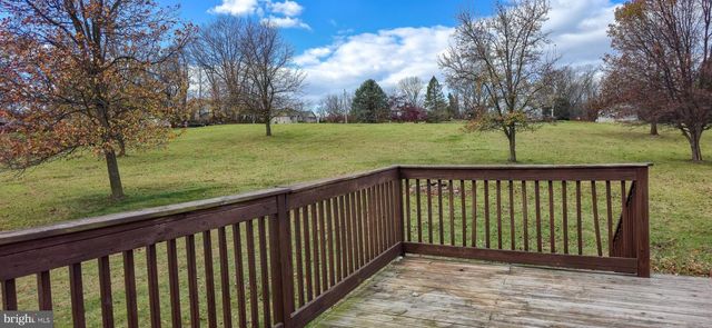 910 E BUTTER RD, York, PA 17406