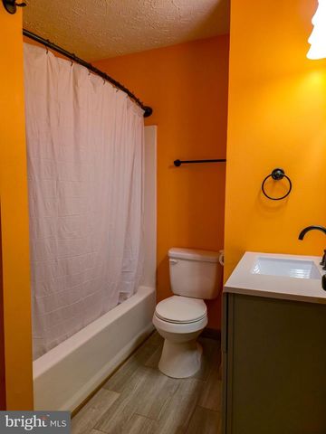 910 E BUTTER RD, York, PA 17406