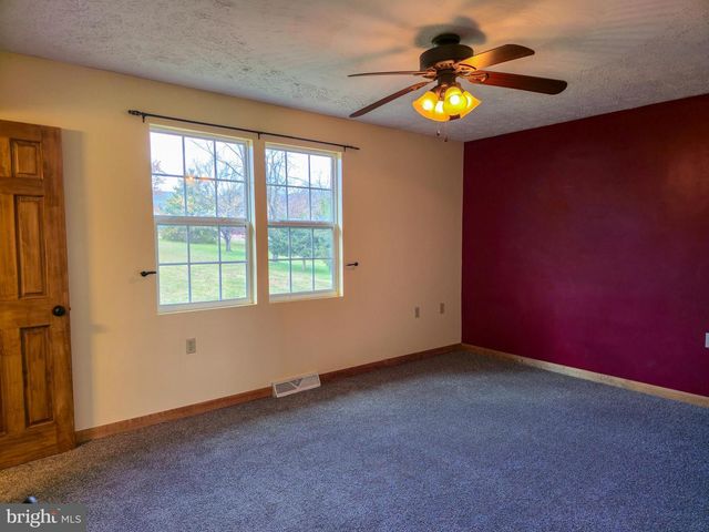 910 E BUTTER RD, York, PA 17406