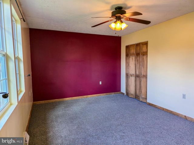 910 E BUTTER RD, York, PA 17406