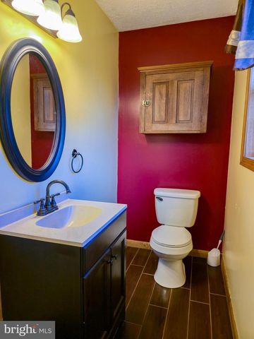 910 E BUTTER RD, York, PA 17406