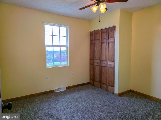 910 E BUTTER RD, York, PA 17406