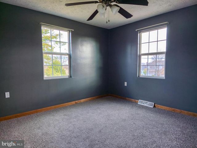 910 E BUTTER RD, York, PA 17406